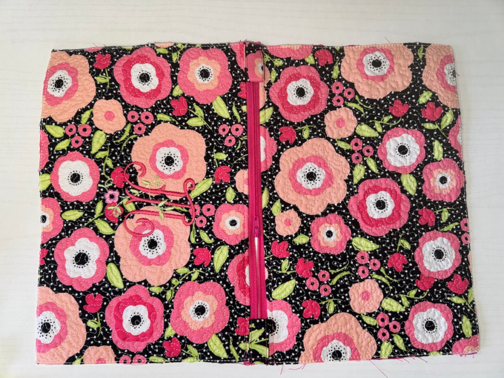 boxy bag with zipper tabs added before sewing sides together